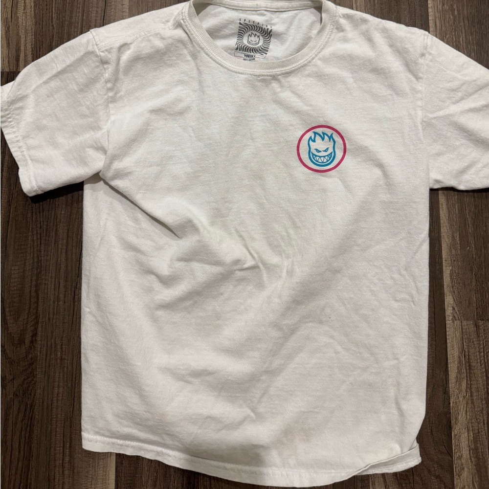 Spitfire skate t shirt with optical illusion on back. A little wrinkled but good